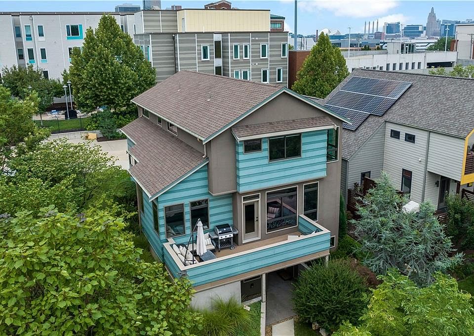 1st image of 2420 Forest Ave