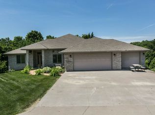 8760 Kemp Ct, Dubuque, IA 52003