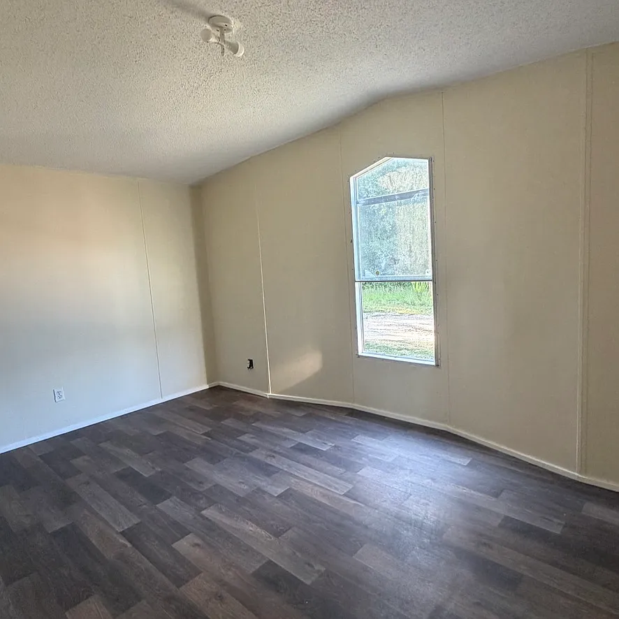 3 bed, 1280 sqft, $900 — Photo 4