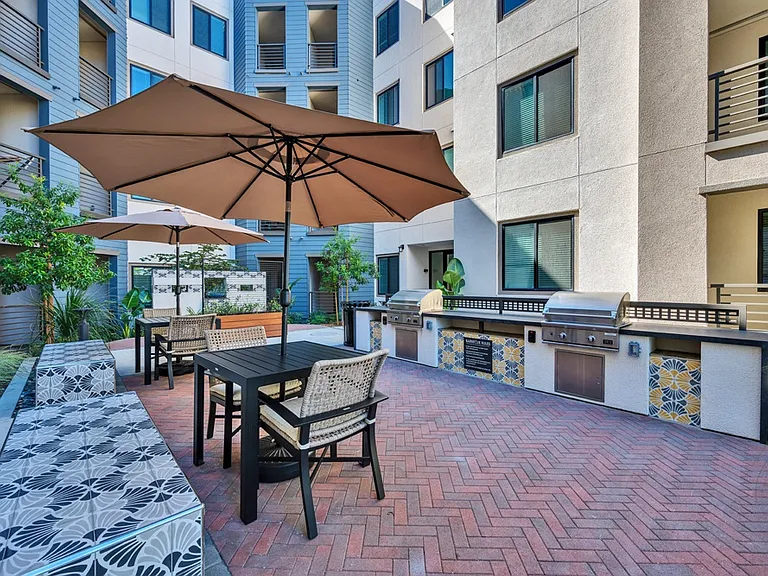 Downtown Ontario Luxury Apartments — Photo 92