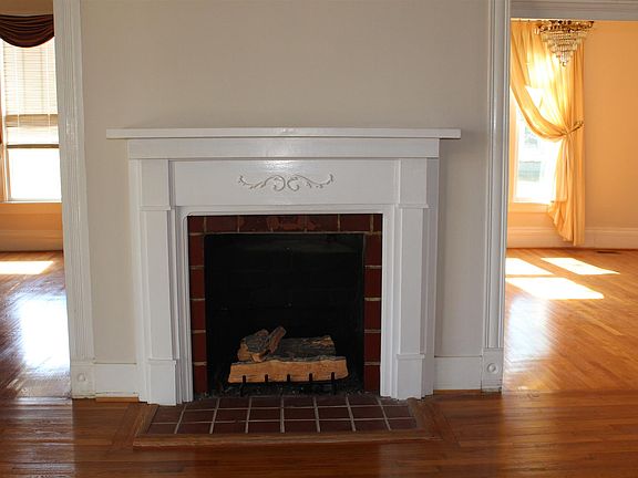 5th image of 110 College St