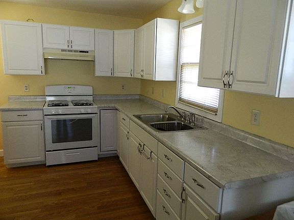 4th image of 719 W 14th St