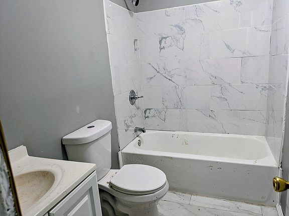 5th image of 2368 Vandale Ave