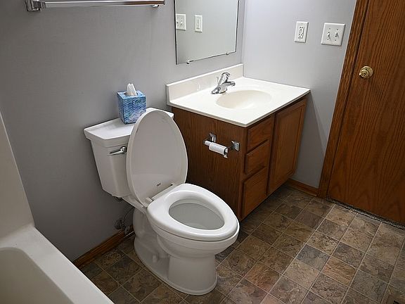 Upstairs Full Bathroom