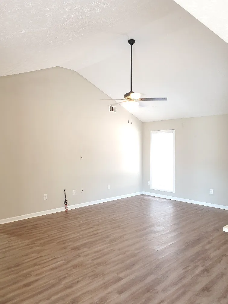 3 bed, 1378 sqft, $1,550 — Photo 2