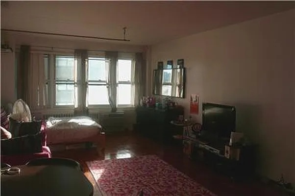 Rented by Akam Sales and Brokerage | media 16