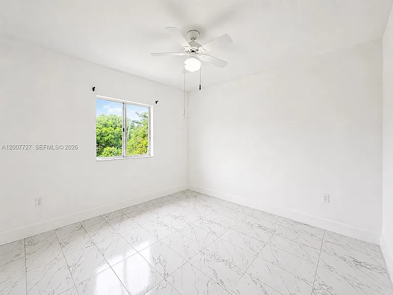 841 SW 6th St — Photo 5