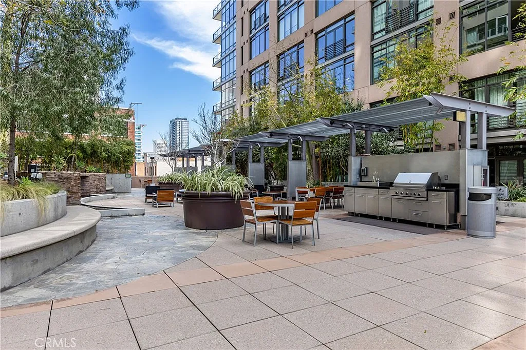 1 bed, 1030 sqft, $2,900 — Photo 3