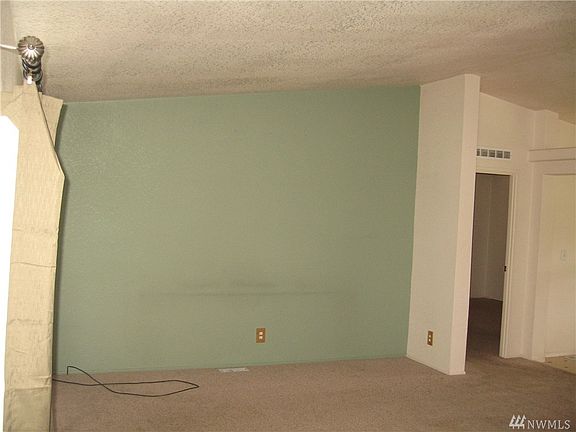 5th image of 505 Hilltop Dr