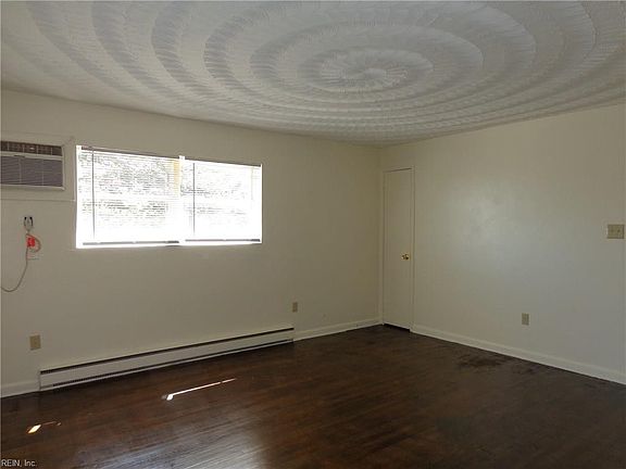 3rd image of 9623 1st Bay St APT D