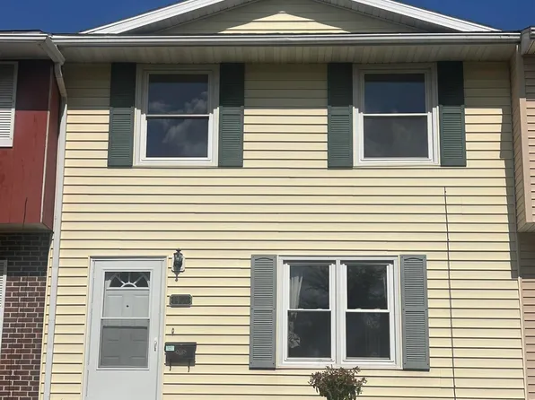 1407 W 2nd St, Cedar Falls, IA 50613