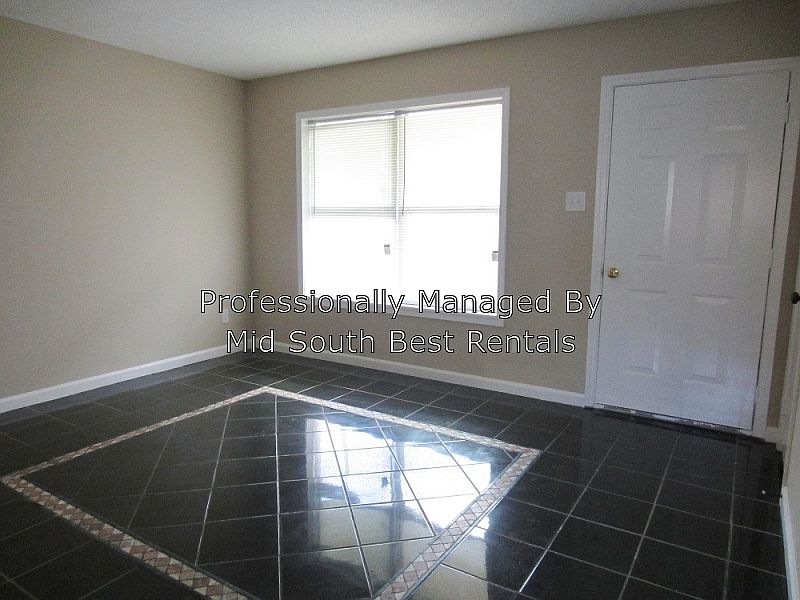 2nd image of 2410 Lisa Ave