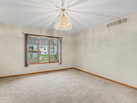 5th image of 1912 Balsam Dr SW