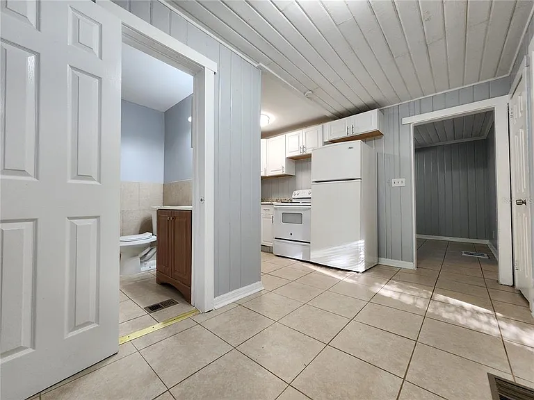 3309 Drew St — Photo 4