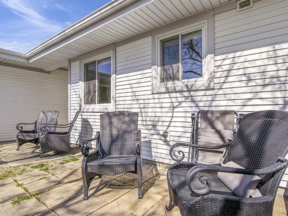 5th image of 1081 Foxboro Ln