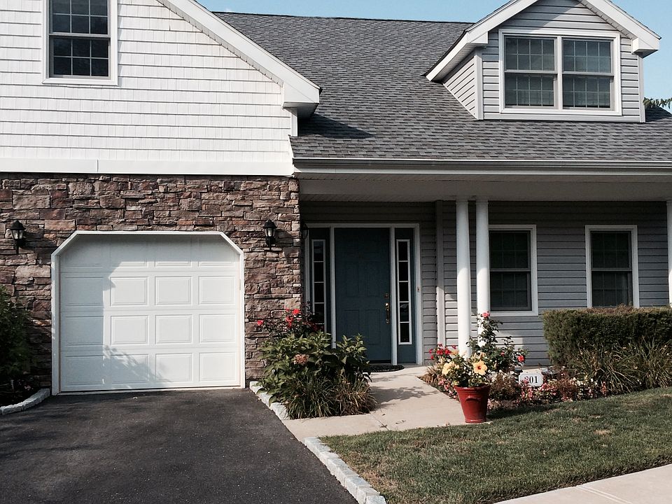 1st image of 201 Pond View Dr