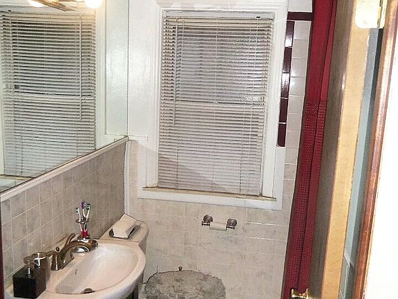 Full Bathroom-Entry Level