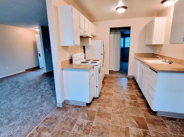 23134 NE Halsey St APT 10, Troutdale, OR 97060