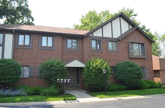1st image of 53 Parliament Dr E #140
