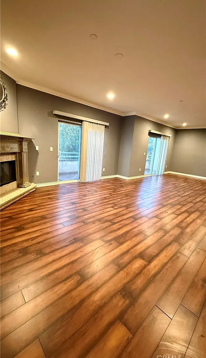 3 bed, 2.5 bath, 1462 sqft, $4,000 — Photo 3