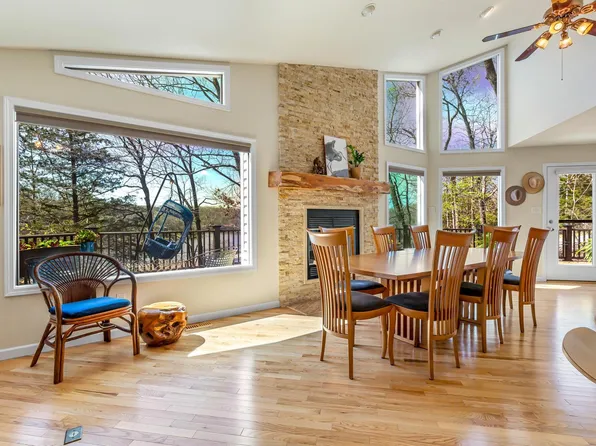 430 Marina Dr, Marthasville, MO 63357