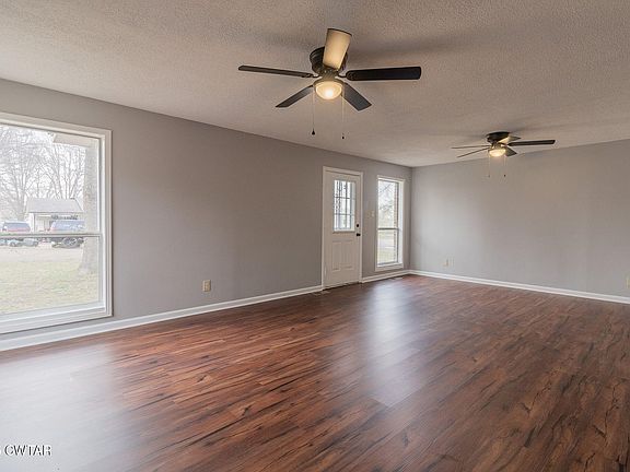 2nd image of 752 Walnut Hill Cir