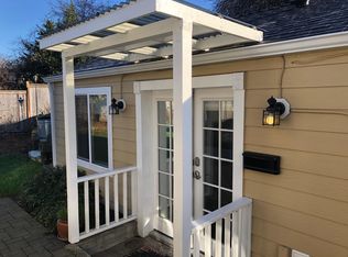 828 SW 139th St, Seattle, WA 98166