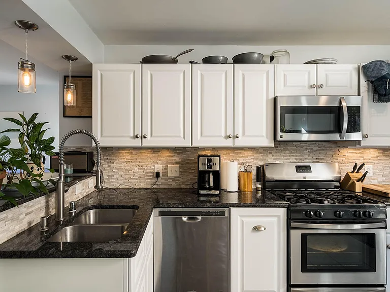 Beautiful Spacious Kitchen