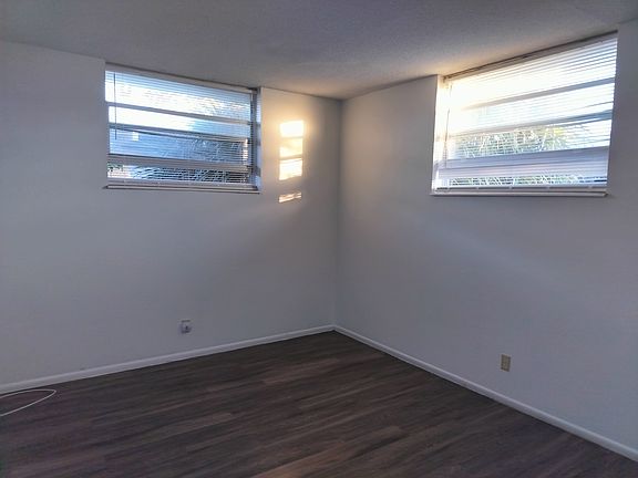 4th image of 1421 SE 3rd Ct #23