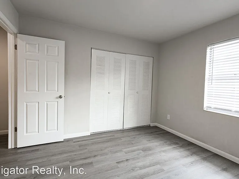 4251 SW 21st Pl — Photo 9