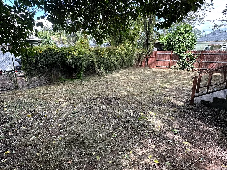 2146 Spencer Ave — Photo 10