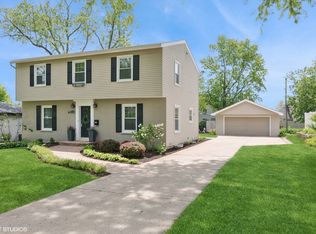 1702 Madsen Ct, Wheaton, IL 60187