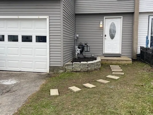 8005A Marlin Dr, Clay, NY 13041