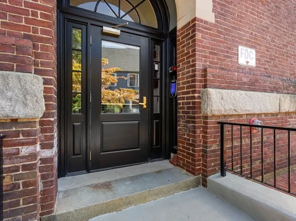 20 Mechanic St #3, Marblehead, MA 01945