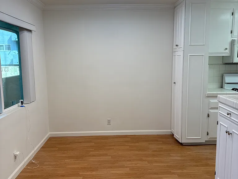 1280 S Barrington Ave #10 — Photo 7