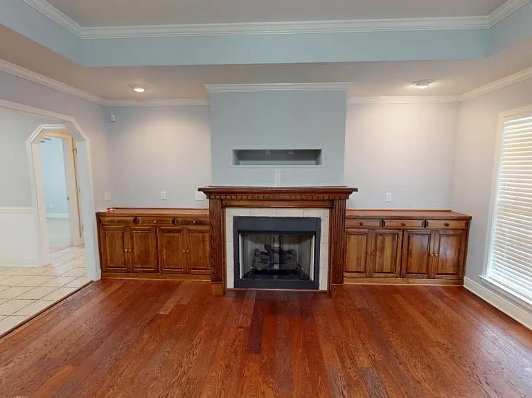 808 Dixie Dr — Photo 2