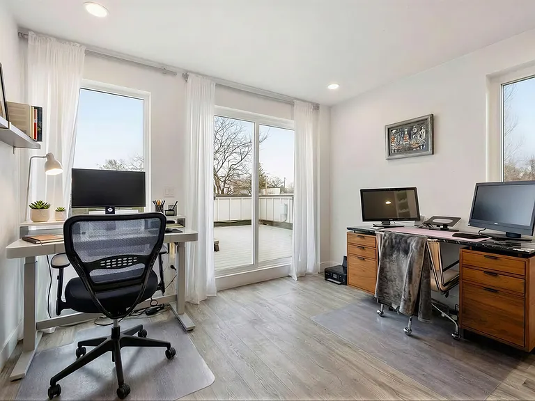 2037 N Hooker St #L — Photo 25