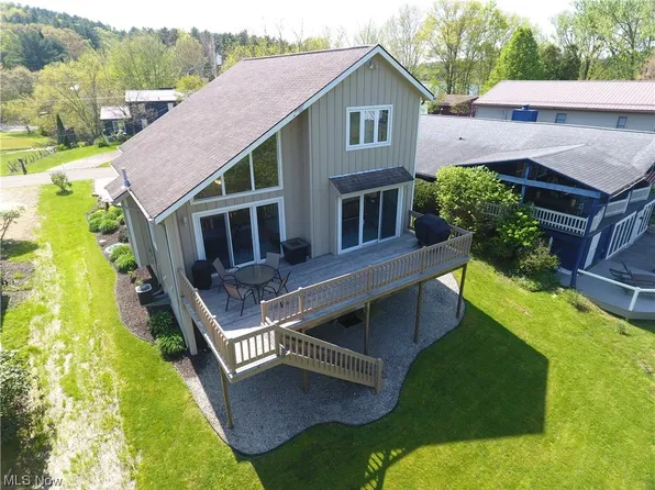 1190 Lincoln St SW, Sherrodsville, OH 44675