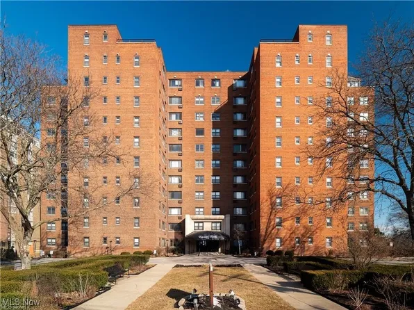 11720 Edgewater Dr APT 215, Lakewood, OH 44107