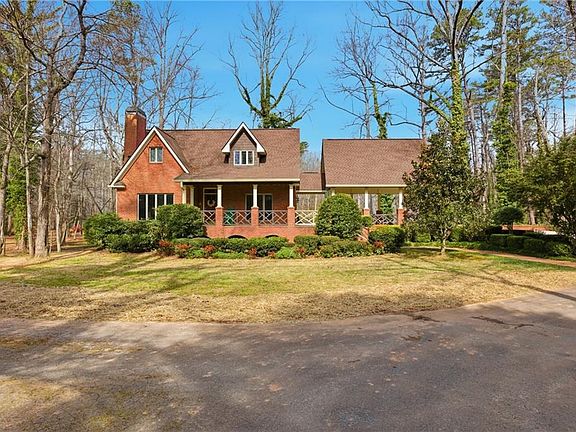 2nd image of 151 Ivy St