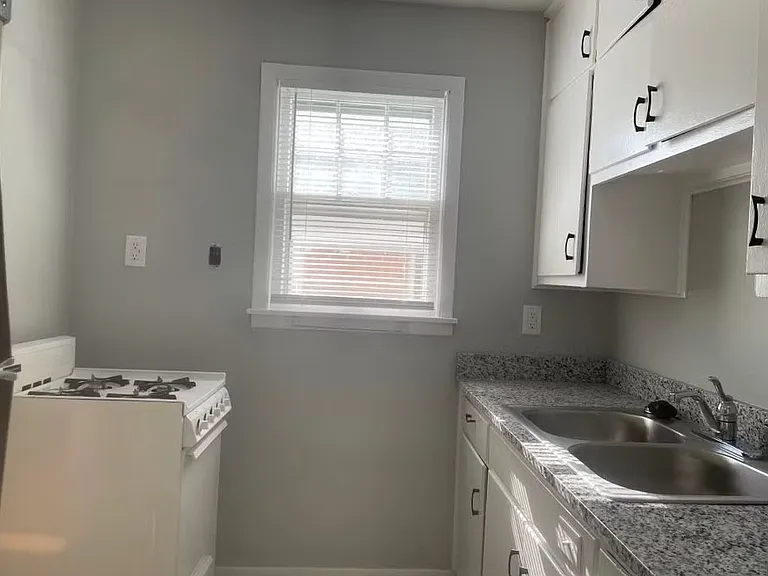 100 E Stewart Rd #3 — Photo 3