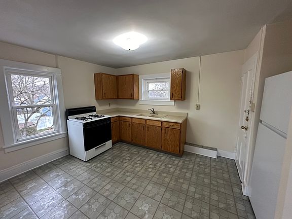 3rd image of 742 Brittain Rd APT 3