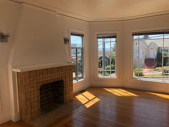 3rd image of 337 Berkeley Park Blvd