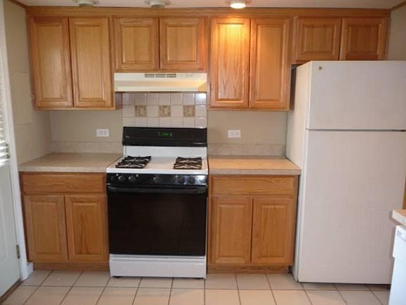 2nd image of 305 Meadow Green Ln