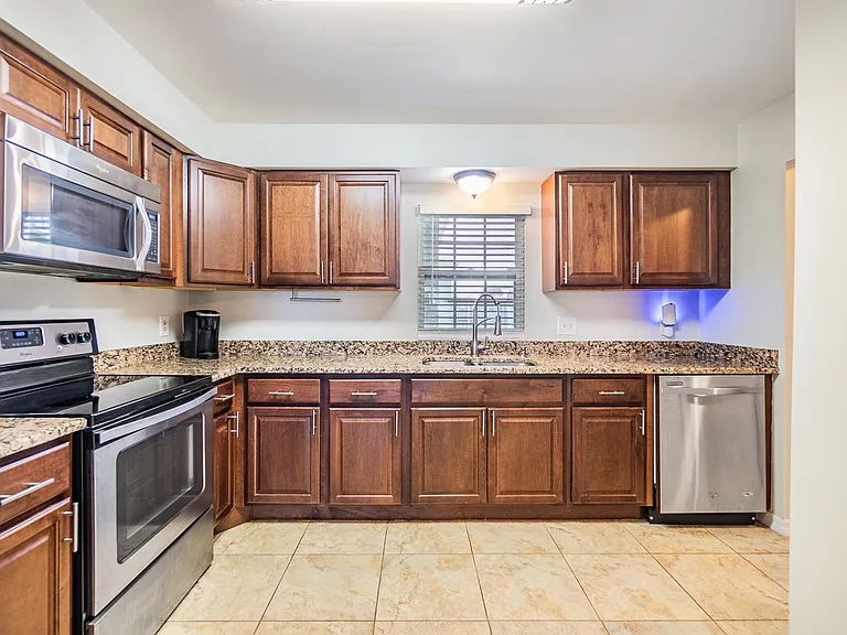 701 Poinsettia Rd #306 — Photo 6