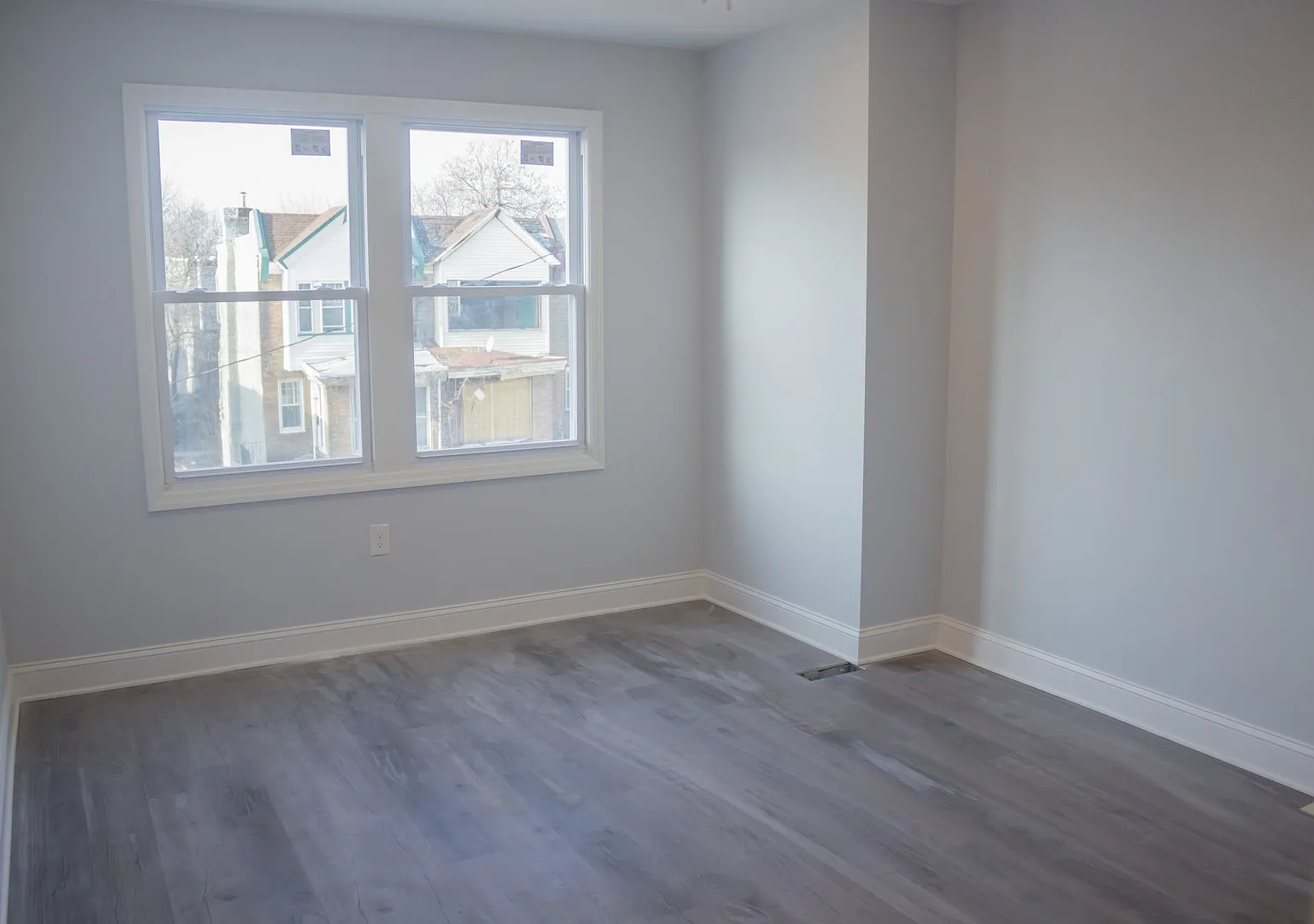 Luxurious Renovated 3 Bedroom Home . Great Location. Brand New. Must See — Photo 2
