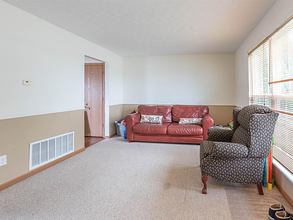 4th image of 1074 Keny Blvd