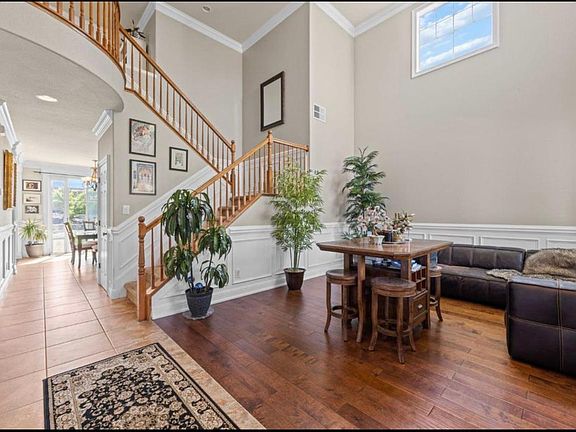 2nd image of 1064 Ashford Ln
