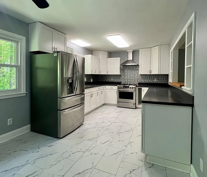 9505 Eastern View Trl — Photo 2