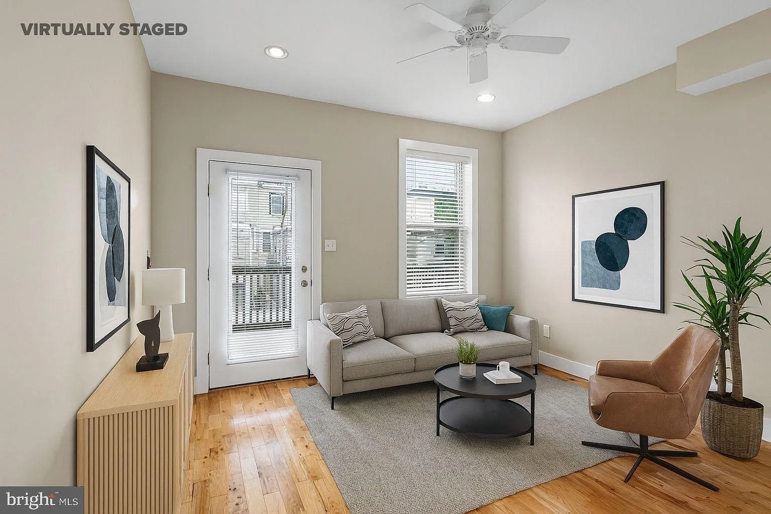 2 bed, 1.0 bath, 1008 sqft, $1,950 — Photo 2